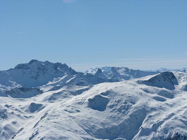 vues sur la montagne enneigée 